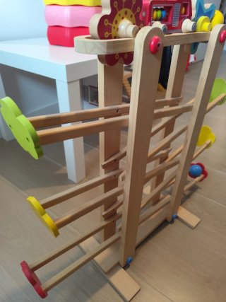 Rampa de madera artesanal para niños
