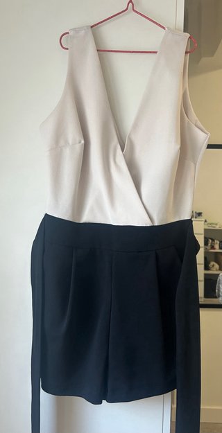 Mono bicolor con espalda abierta