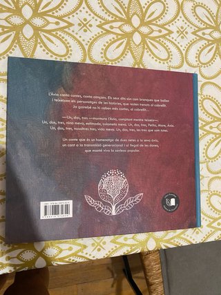 Cuento infantil “Petita, Mare, Àvia”