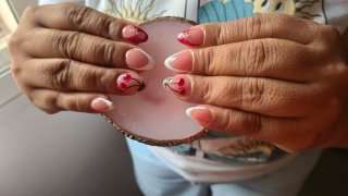 Servicio de uñas y puesta de  extrnciones