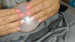 Servicio de uñas y puesta de  extrnciones