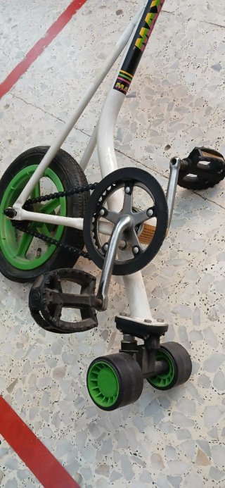 Skatebike 3 ruedas con pedales y cadena