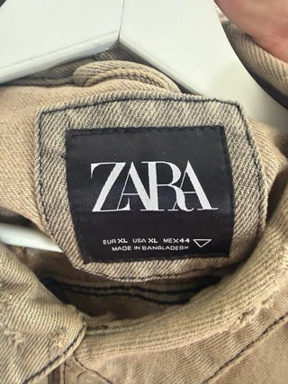 Chaqueta Zara Beige estilo desgastado