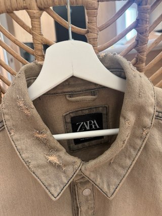 Chaqueta Zara Beige estilo desgastado