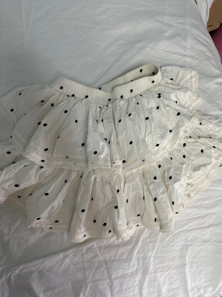 Falda blanca volantes lunares