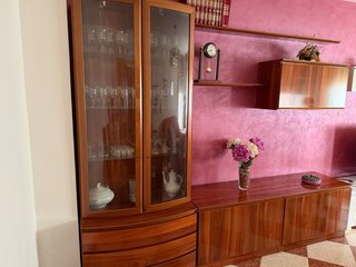 Mueble de comedor de madera
