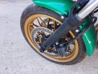 Kawasaki z650rs Verde y Dorado