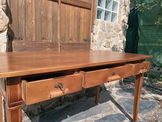 Mesa de madera de haya