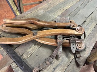 Antiguo carro de labranza de madera