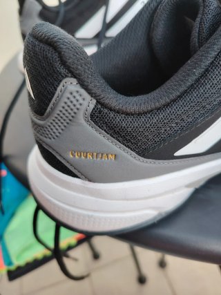 Zapatillas Adidas Negras y Blancas