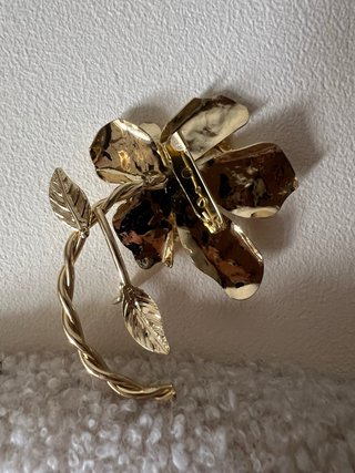 Broche Pin Flor Vintage Dorado Elegante