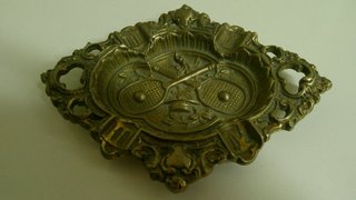 Cenicero de bronce decorativo