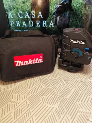 Nivel Láser Makita SK104