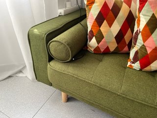 Sofá Cama Verde Tela y Madera