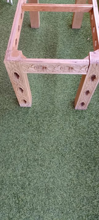 Armazón de mesa de cafe, de madera labrada
