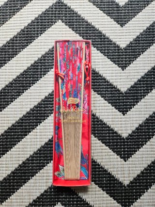 Abanico con funda de regalo
