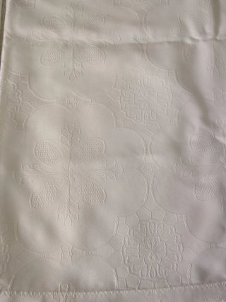 Mantelería de mesa para 12 comensales.