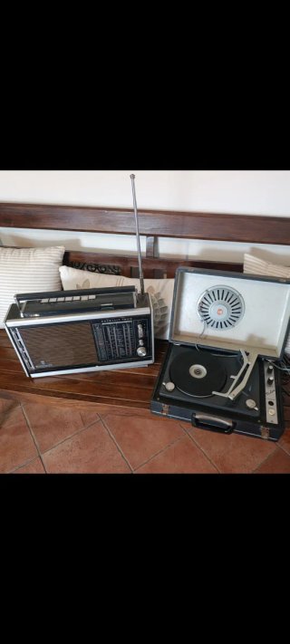 Radio y tocadiscos Grundig antiguos