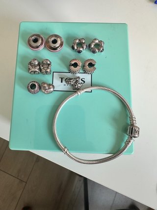 Pulsera Pandora de plata con abalorios