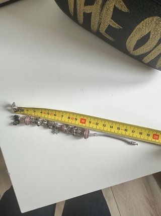 Pulsera Pandora de plata con abalorios