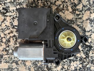 Motor Elevalunas Delantero Derecho VW 5K0959792