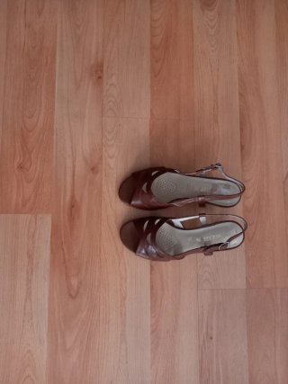 Zapatos de tacón marrones