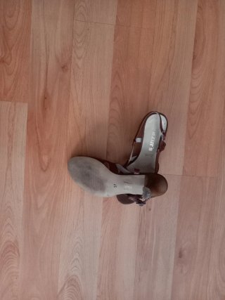 Zapatos de tacón marrones
