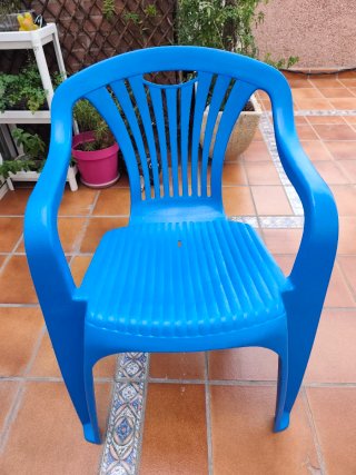 Juego 4 sillas plástico con cojines