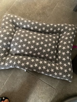 Cama para mascotas pequeña con estrellas