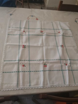 2 Manteles Bordados a Mano