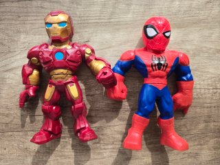 Figuras Iron Man y Spiderman para niños