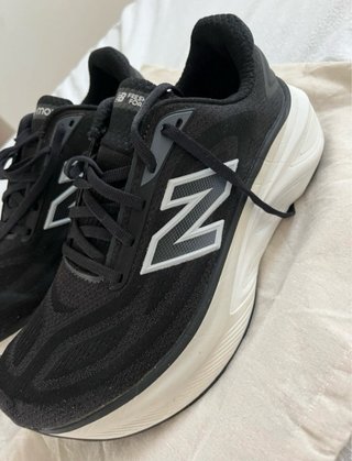 Zapatillas New Balance Running Negras y Blancas