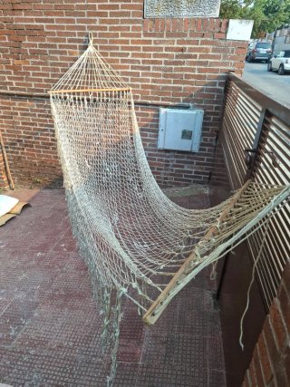 Hamaca colgante de tela y madera