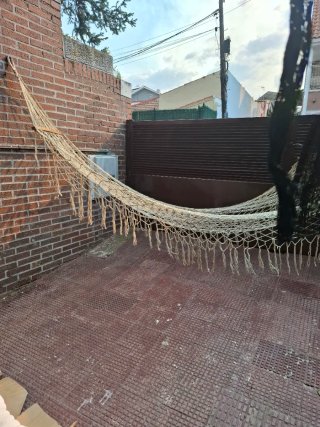 Hamaca colgante de tela y madera