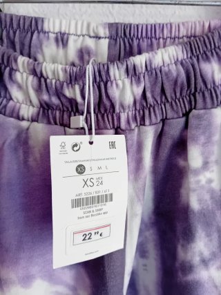 Pantalón chándal Bershka tie-dye morado