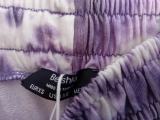 Pantalón chándal Bershka tie-dye morado
