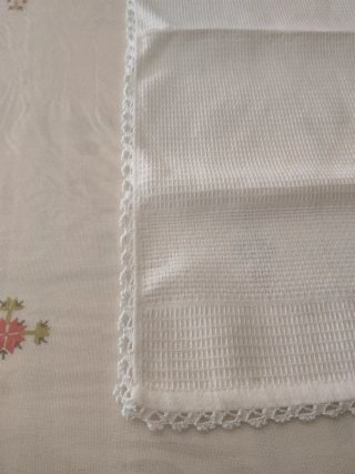 Mantel de mesa bordado a mano