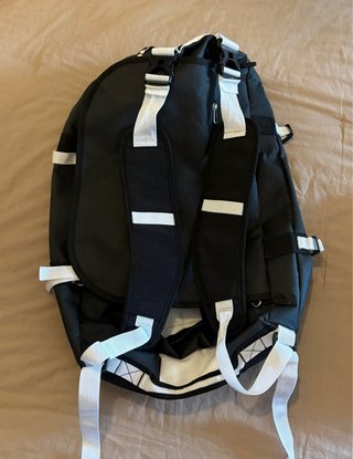 Mochila bolsa de viaje negra y blanca