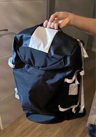 Mochila bolsa de viaje negra y blanca