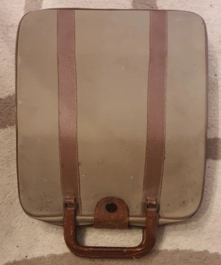 Máquina de escribir Hispano Olivetti Pluma 22