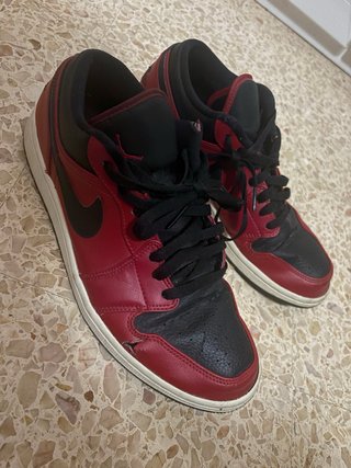 Zapatillas Air Jordan 1 Low Rojas y Negras