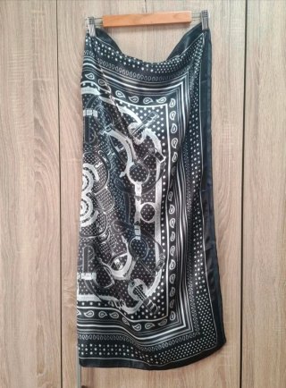 Pañuelo satinado negro cadenas estrellas NUEVO