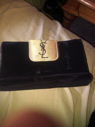 Bolso Yves Saint Laurent Negro y Dorado
