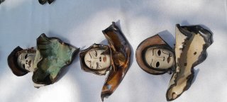 Caras de cerámica decorativas