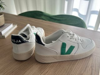Zapatillas Veja Blancas y Verdes
