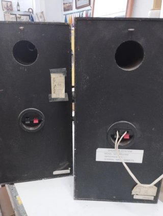 Altavoces negros