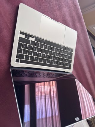 MacBook Pro 13" 512GB SSD 8GB RAM. Año 2020.