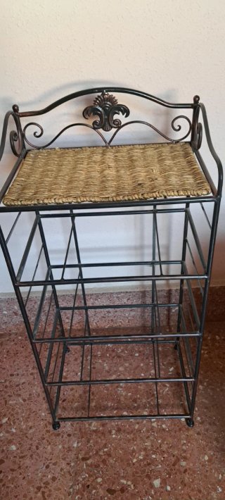 Mueble auxiliar forja y ratan