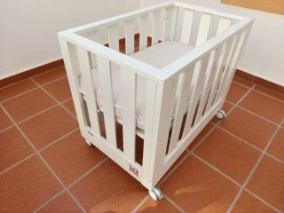 Minicuna blanca con ruedas Look at me