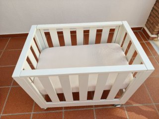 Minicuna blanca con ruedas Look at me